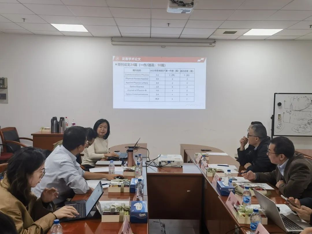 图4青年教师汇报.jpg