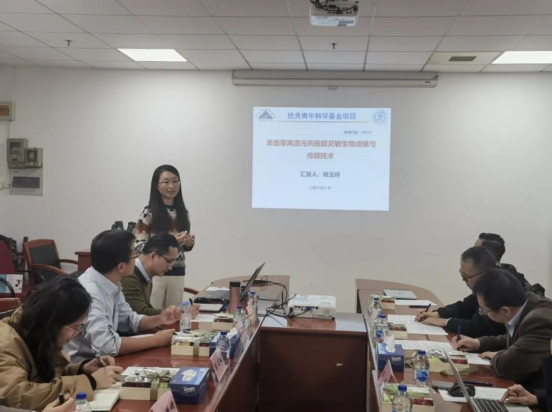 图3青年教师汇报.jpg